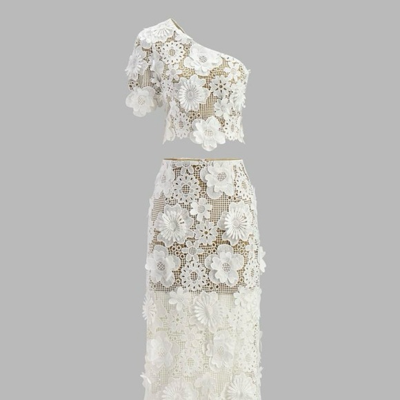 Commense Dresses & Skirts - Commense White Floral Lace Dress